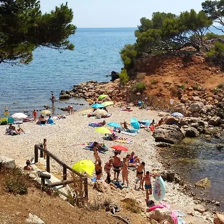 D'une Avec Terrasse Amenagee A A 2 Km De La Plage *